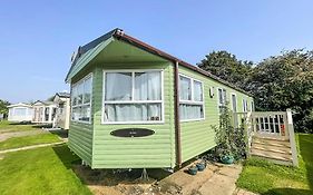 Lovely Caravan For Hire With Decking At Skipsea Sands In Yorkshire Ref 41015Wf